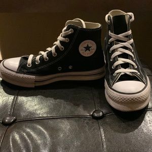 Converse size 4 platforms worn 5 times clean laces aswell as inside and outside.